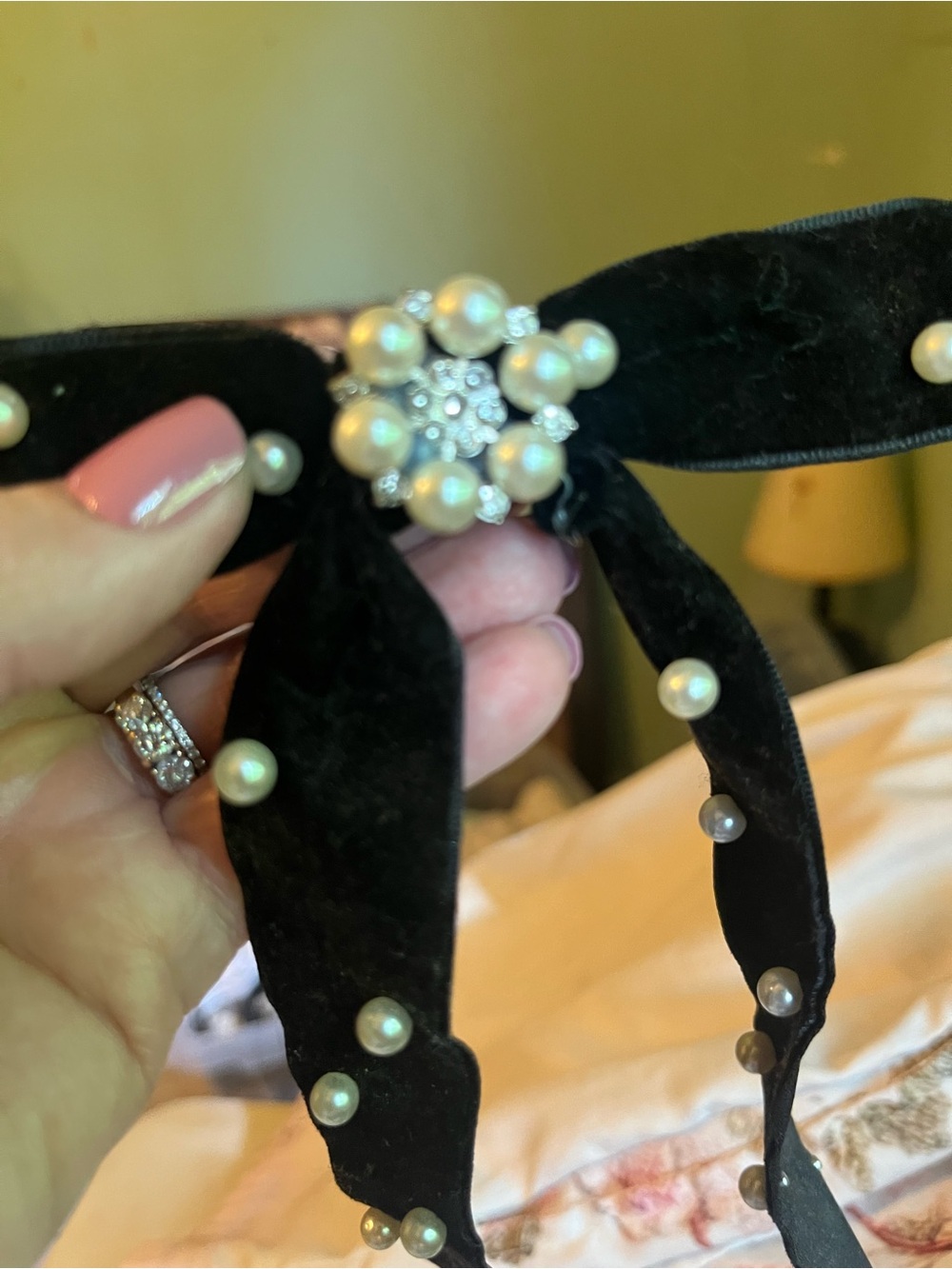 Black Velvet Pearl Bow Brooch - Elegant Womens Accessory - Picture 2 of 3